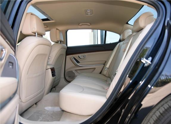 荣威950 2015款 2.0T 豪华行政版 车厢座椅   后排空间