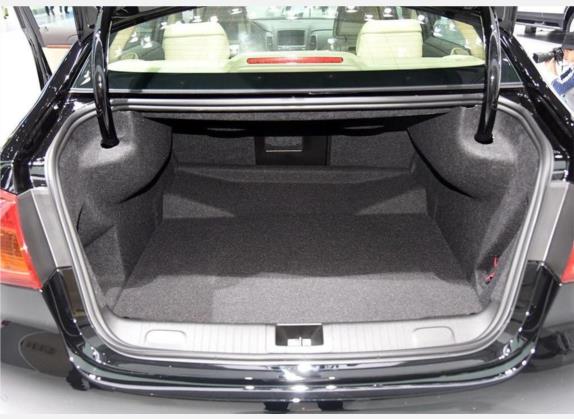 荣威950 2015款 2.0T 豪华行政版 车厢座椅   后备厢