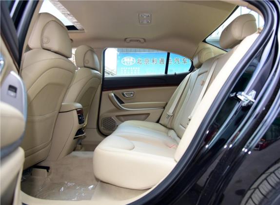 荣威950 2015款 1.8T 精英版 车厢座椅   后排空间