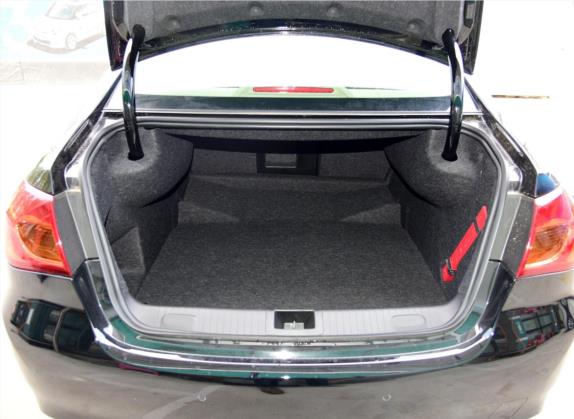 荣威950 2015款 1.8T 精英版 车厢座椅   后备厢