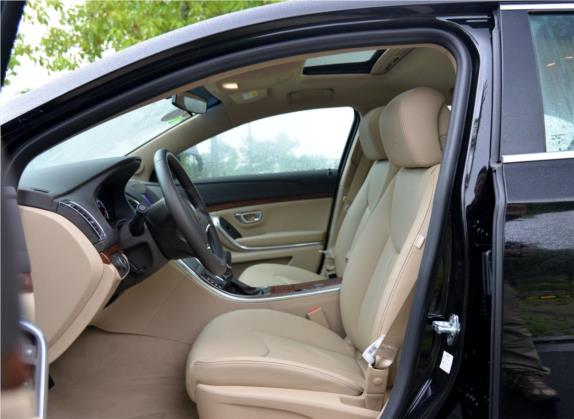 荣威950 2015款 1.8T 典雅版 车厢座椅   前排空间