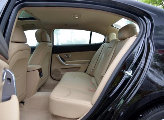 荣威950 2015款 1.8T 典雅版 车厢座椅   后排空间