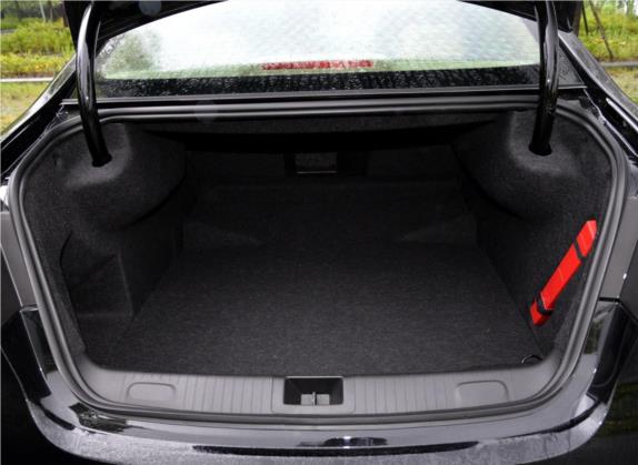 荣威950 2015款 1.8T 典雅版 车厢座椅   后备厢