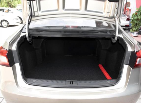 荣威360 2015款 1.5L 手动豪华版 车厢座椅   后备厢