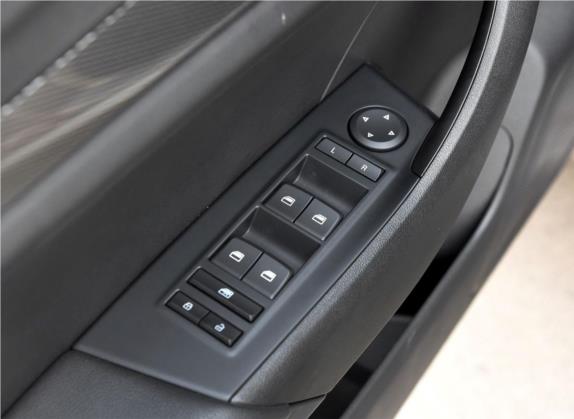 荣威360 2015款 1.5L 手动豪华版 车厢座椅   门窗控制