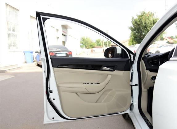 荣威360 2015款 1.5L 自动豪华版 车厢座椅   前门板