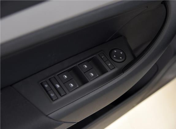 荣威360 2017款 1.5L 自动智屏版 车厢座椅   门窗控制