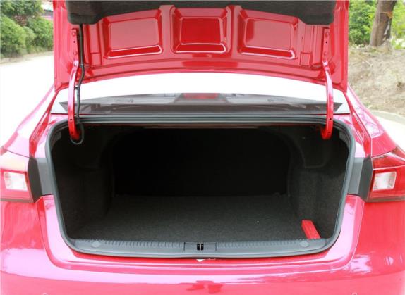 荣威360 2017款 1.5L 手动豪华版 车厢座椅   后备厢