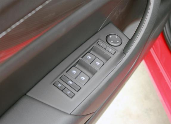 荣威360 2017款 1.5L 手动豪华版 车厢座椅   门窗控制