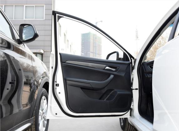 荣威360 2017款 1.5L 自动豪华版 车厢座椅   前门板