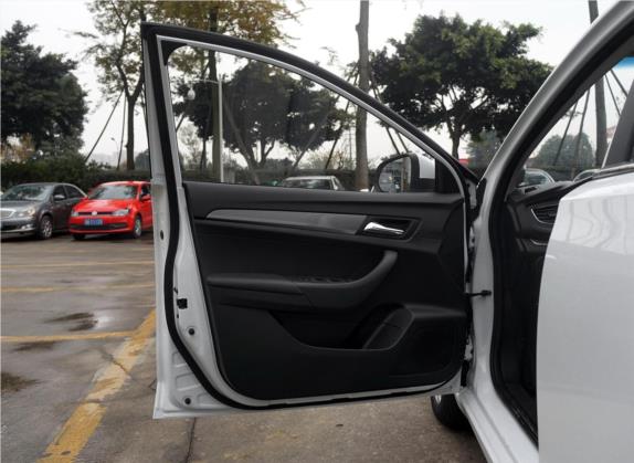 荣威360 2018款 PLUS 1.5L 自动豪华版 车厢座椅   前门板