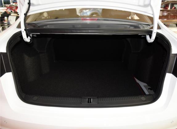 荣威360 2018款 PLUS 1.5L 自动尊享版 车厢座椅   后备厢