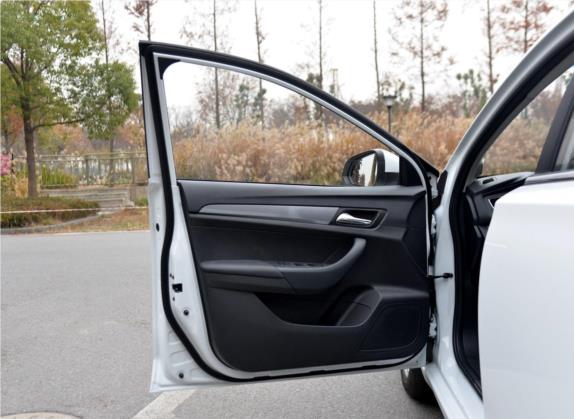 荣威360 2018款 PLUS 1.5L 自动尊享版 车厢座椅   前门板
