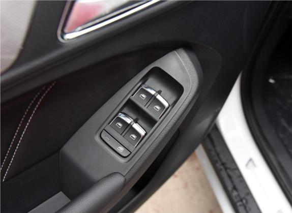 荣威RX5 2016款 20T 两驱手动旗舰版 车厢座椅   门窗控制