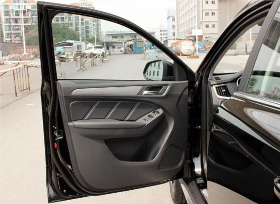 荣威RX5 2016款 20T 两驱手动互联网智惠版 车厢座椅   前门板