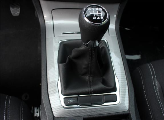 荣威RX5 2016款 改款 20T 两驱手动豪华版 中控类   挡把