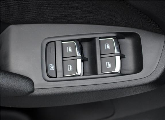 荣威RX5 2016款 改款 20T 两驱手动豪华版 车厢座椅   门窗控制