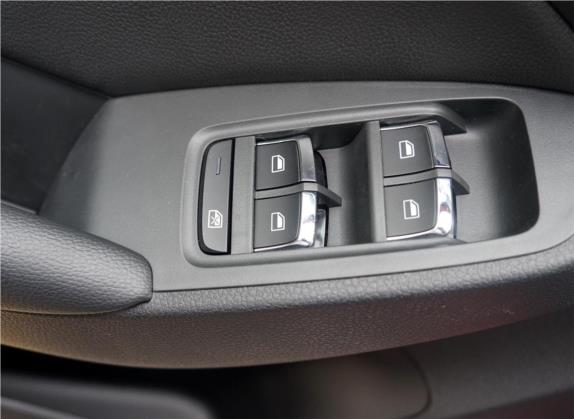 荣威RX5 2018款 20T 两驱手动旗舰版 车厢座椅   门窗控制