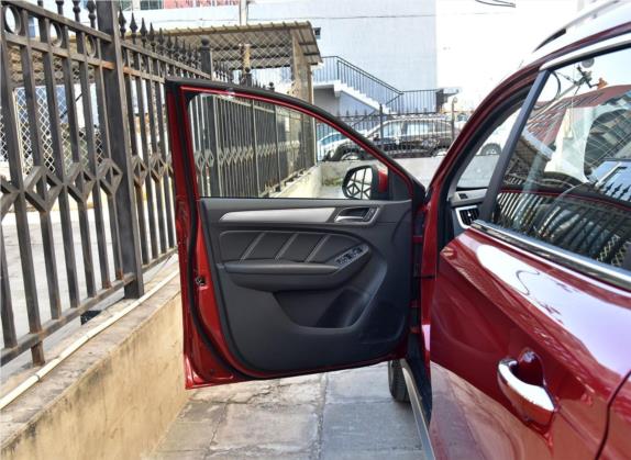 荣威RX5 2018款 20T 两驱手动互联网智惠版 车厢座椅   前门板
