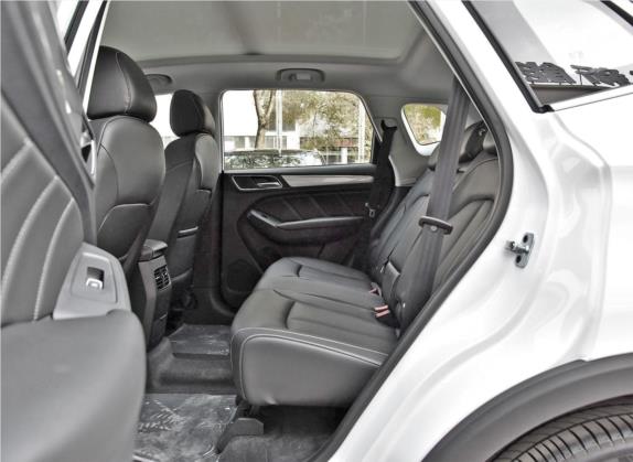 荣威RX5 2018款 20T 两驱手动互联网智尊版 车厢座椅   后排空间