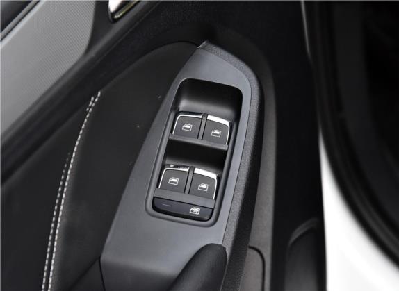 荣威RX5 2018款 20T 两驱手动互联网智尊版 车厢座椅   门窗控制