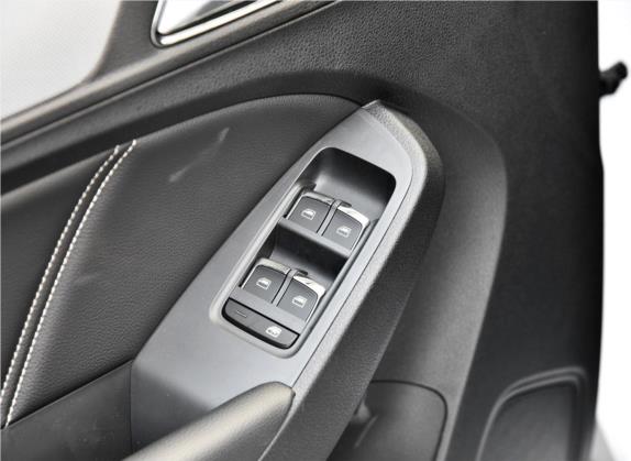 荣威RX5 2018款 20T 两驱自动互联网智惠版 车厢座椅   门窗控制