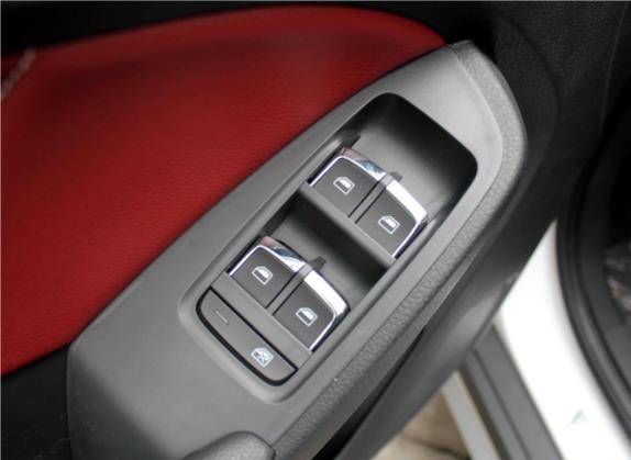 荣威RX5 2018款 30T 四驱自动互联网铂金版 车厢座椅   门窗控制
