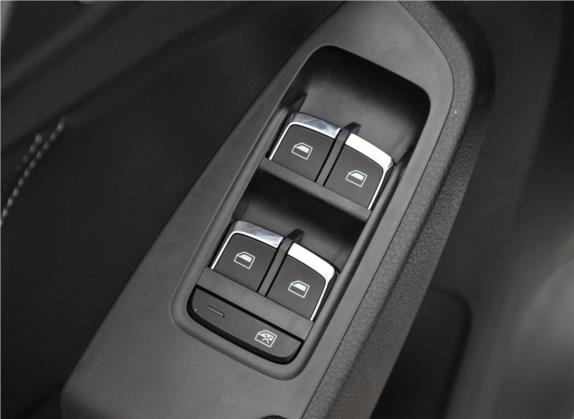 荣威RX5 2019款 20T 两驱手动Ali智联网铂金版 车厢座椅   门窗控制