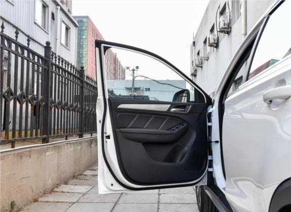 荣威RX5 2019款 20T 两驱手动4G互联铂金版 车厢座椅   前门板