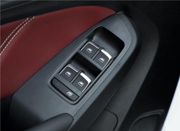 荣威RX5 2019款 30T 四驱自动Ali智联网铂金版 车厢座椅   门窗控制