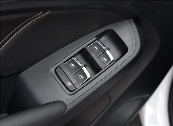 荣威RX5 2020款 20T 手动4G互联超越版 车厢座椅   门窗控制