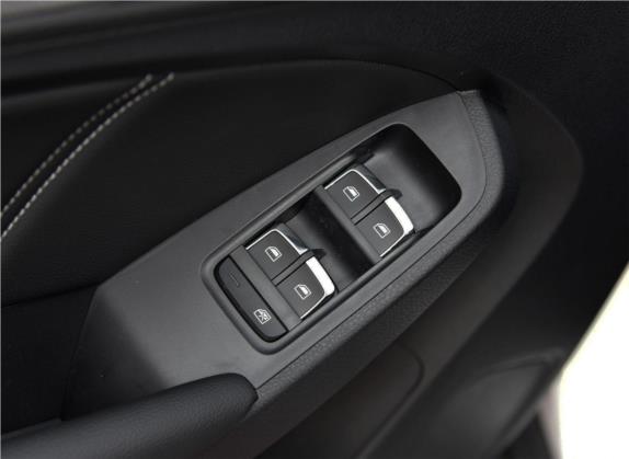 荣威RX5 2020款 20T 自动4G互联超越版 车厢座椅   门窗控制