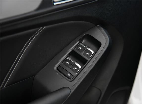 荣威RX5 2020款 20T 自动Ali智联网超越旗舰版 车厢座椅   门窗控制
