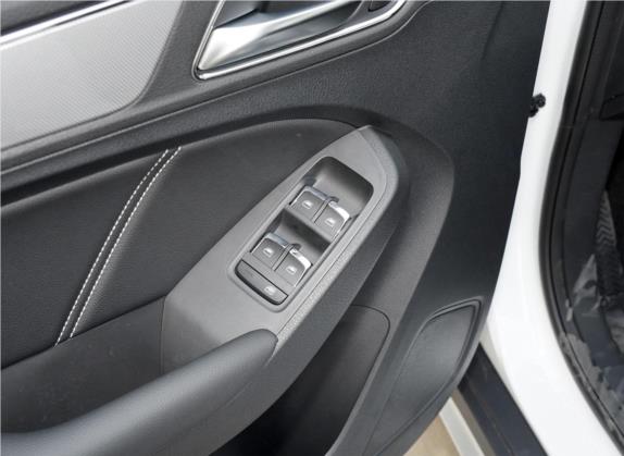 荣威RX5 2020款 20T 手动4G互联百万款 车厢座椅   门窗控制