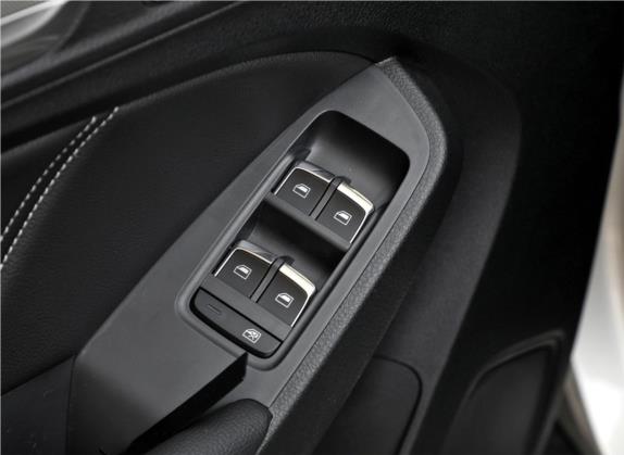 荣威RX5新能源 2018款 eRX5 50T 混动尊享版 车厢座椅   门窗控制