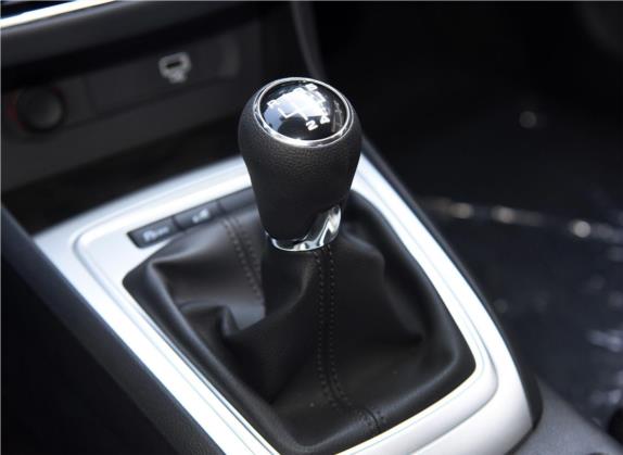 荣威i6 2019款 PLUS 1.6L 手动4G互联豪华大赞版 中控类   挡把