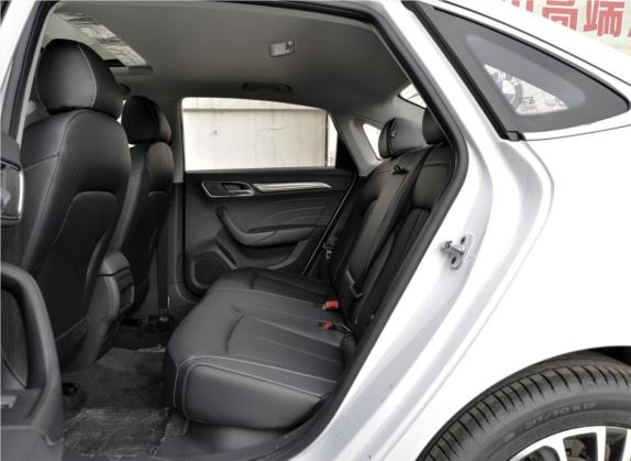 荣威i6 2019款 PLUS 1.6L 手动4G互联旗舰大赞版 车厢座椅   后排空间