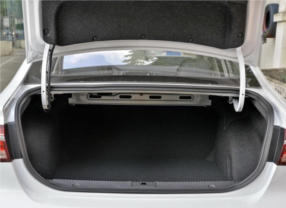 荣威i6 2019款 PLUS 1.6L 手动4G互联旗舰大赞版 车厢座椅   后备厢