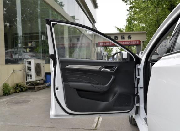 荣威i6 2019款 PLUS 1.6L 手动4G互联旗舰大赞版 车厢座椅   前门板