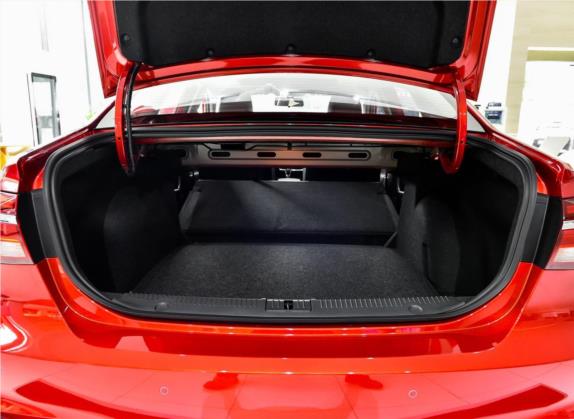 荣威i6 2020款 PLUS 1.6L CVT 4G互联荣耀旗舰版 车厢座椅   后备厢