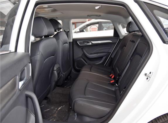 荣威i6 2020款 PLUS 1.6L 手动4G互联荣耀旗舰版 车厢座椅   后排空间