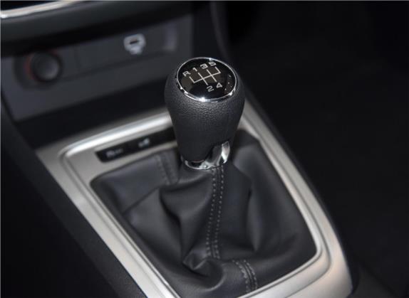 荣威i6 2020款 PLUS 1.6L 手动4G互联荣耀旗舰版 中控类   挡把