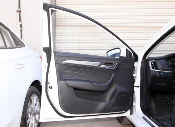 荣威i6 2020款 PLUS 1.6L CVT 4G互联荣耀全息版 车厢座椅   前门板