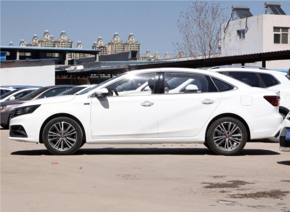 荣威i6 2020款 PLUS 1.6L CVT 4G互联荣耀全息版 外观   正侧