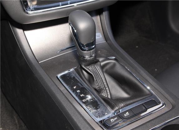 荣威i6 2020款 PLUS 1.6L CVT 4G互联荣耀全息版 中控类   挡把