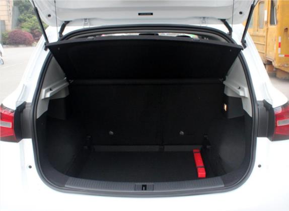 荣威RX3 2018款 1.6L 手动进取版 车厢座椅   后备厢