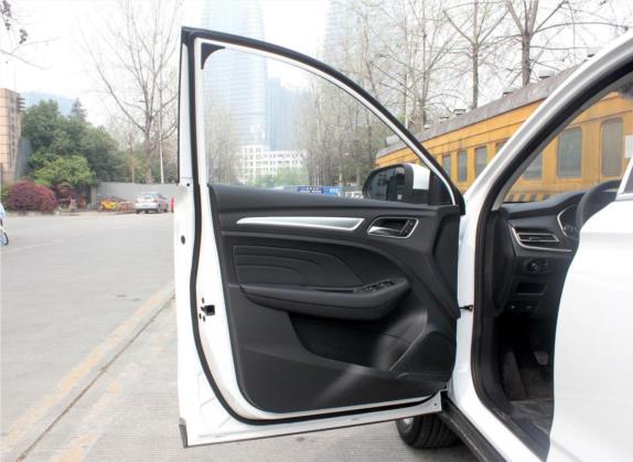 荣威RX3 2018款 1.6L 手动进取版 车厢座椅   前门板