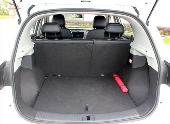 荣威RX3 2018款 1.6L 手动精英版 车厢座椅   后备厢
