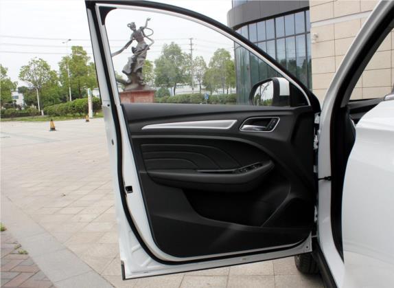 荣威RX3 2018款 1.6L 手动精英版 车厢座椅   前门板