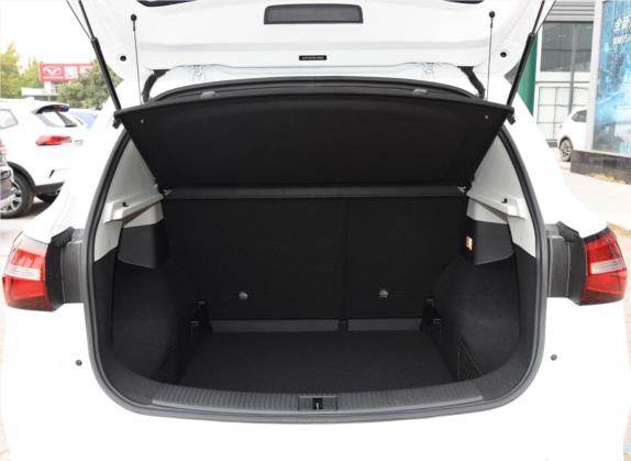 荣威RX3 2020款 1.6L 手动超爽进取版 车厢座椅   后备厢